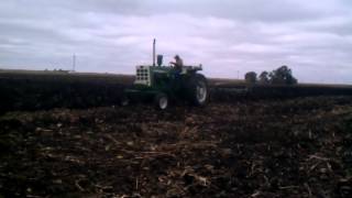 preview picture of video 'Oliver 1950T pulling 5 bottom Plow CAPOOT Plowin & Pickin days Collins IA'