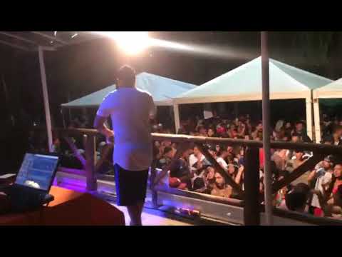 Show do MC NEGUINHO no Bloco das Virgens 10 anos