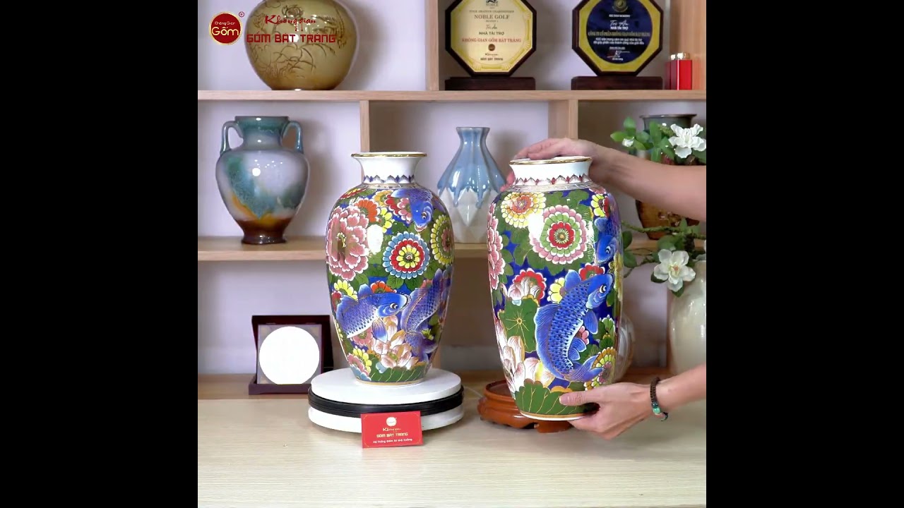 Lọ Hoa Dáng Ống Hoa Sen Chép Vẽ Vàng