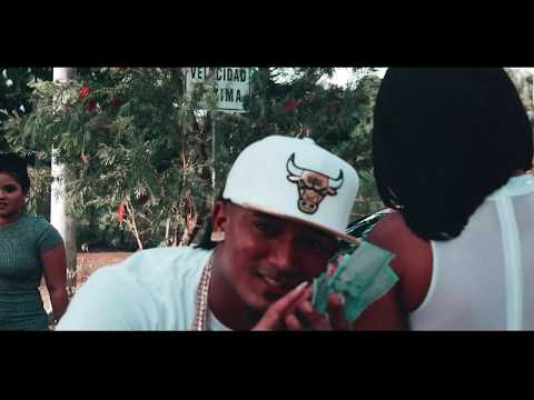 EL GUICHAFLE   ELLA SE MENEA(Video Official) (Prod By boobassking)