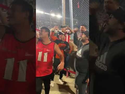 "Los del bolso son todos putos" Barra: Los Leales &bull; Club: Estudiantes de La Plata