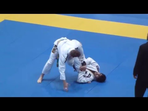 Oscar Gugala vs Domenico Novello  - IBJJF European Open 2016 - Purple Adult - Middle