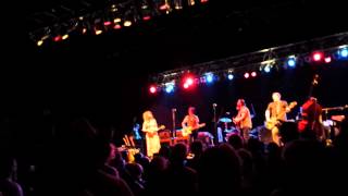 Steve Earle &amp; The Dukes - You&#39;re Still Standing There (Live)