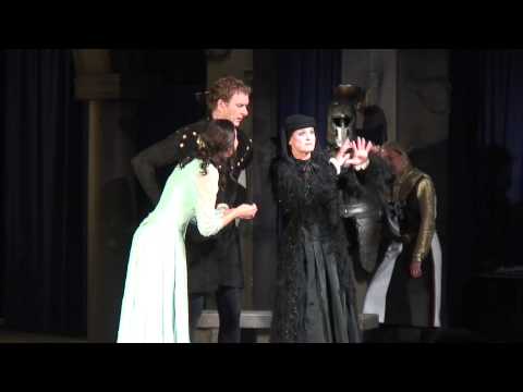 Der Becher mit dem Fächer