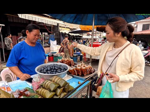 Lao and Vietnamese market at Ban Thongkhankham. Vientiane, LAOS