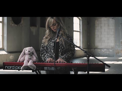 Chandelier - Sia (Cover by Heleen)