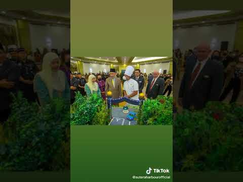 Sutera Harbour Resort presents cake to TYT Sabah