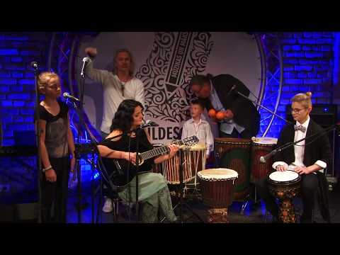 Īļu un Orubu ģimenes - Es apsedzu sav' galdiņu (BILDES 2017)