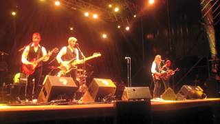 Patti Smith&#39;s Band - Eight Miles High (The Byrds cover) (Live @ Jardín Botánico, Madrid 8/7/2016)