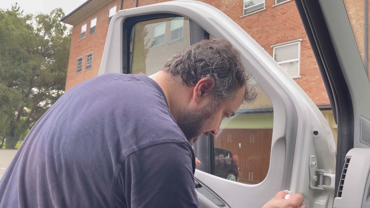 Van Build 4 installazione oscurante Remis su Ducato x250/290, prosegue la van conversion