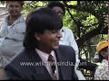 Shahrukh Khan On The Sets Of Rahul Rawail S Anjaam SRK Convincingly Cries And Gets Violent On Set