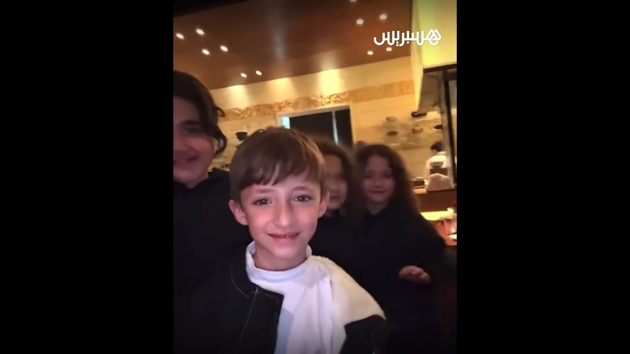 أبناء صانعة المحتوى "الدكتورة خلود" يلتقطون مقطعا تذكاريا مع حكيم زياش thumbnail