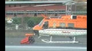 preview picture of video 'Fire Helicopter landing at the Roseburg Airport RBG'
