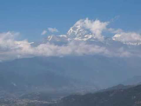 Schody do nieba na stoku Annapurny. Cumulus steps to the top.