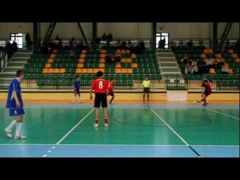 13 kolejka  halówki  Libro- czerwone)  - ISOwent (niebieskie)