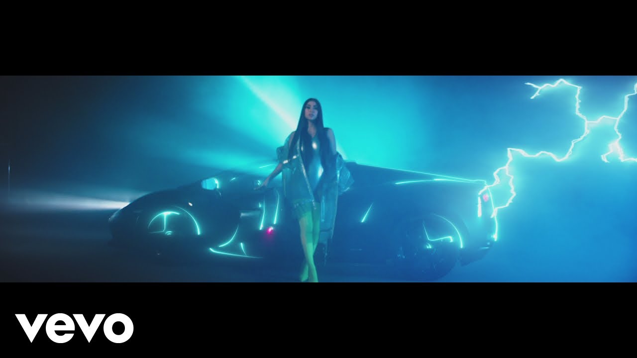 Paloma Mami Fingias Official Video