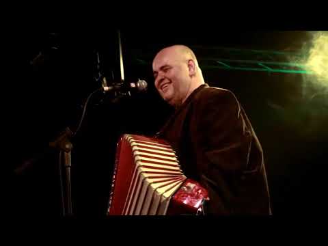 Guardianes del Amor de Arturo Rodríguez - Cuatro Palabras "En Vivo" (Video Oficial)