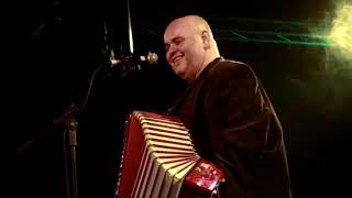 Guardianes del Amor de Arturo Rodríguez - Cuatro Palabras "En Vivo" (Video Oficial)