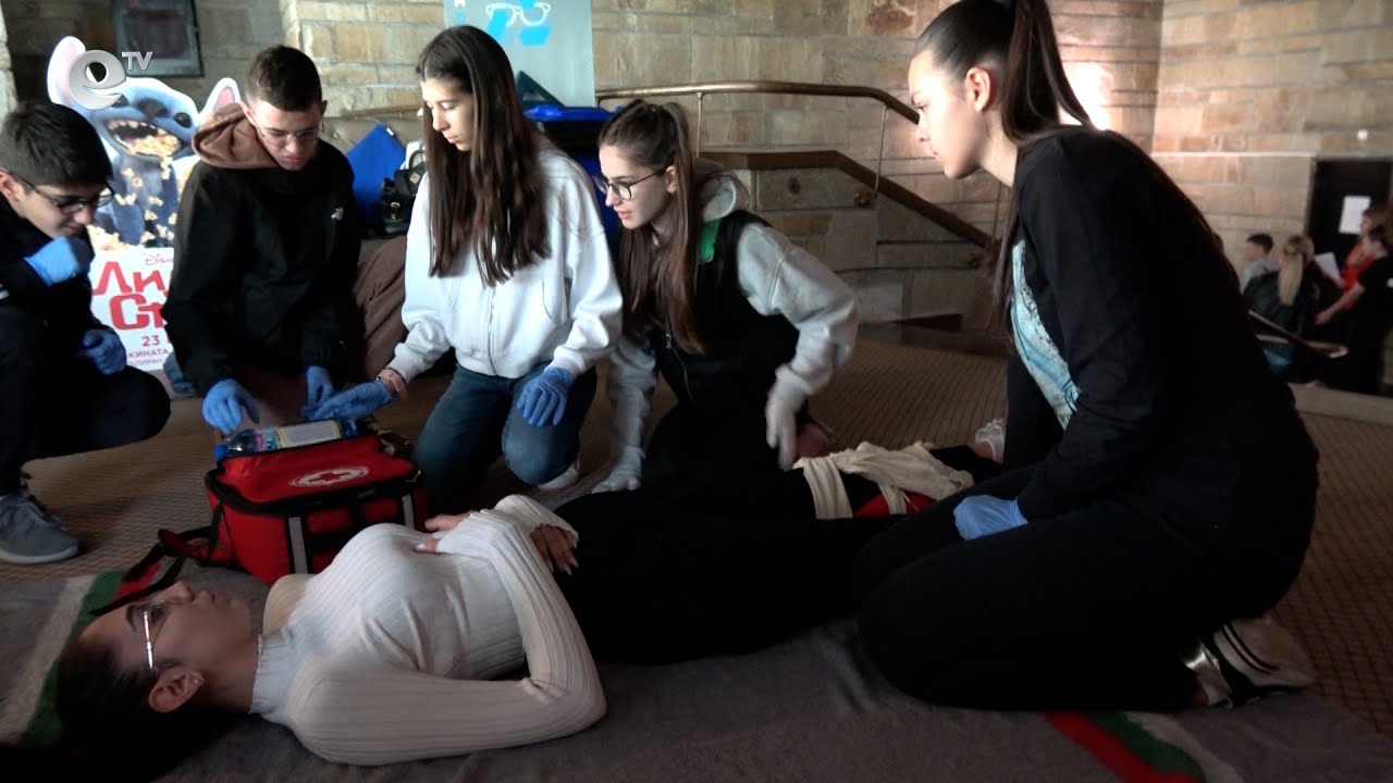 Със състезание по първа помощ и флашмоб в Смолян отбелязаха Деня на Червения кръст