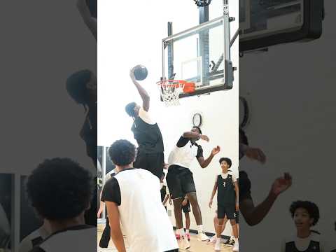 SGA putting on a show at his camp in Hamilton 🤩 #sga #thunderup #okcthunder