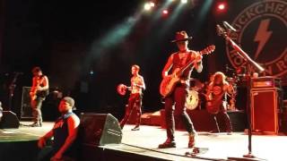 Buckcherry  .......Tight Pants