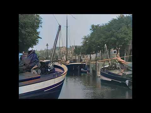 Stadsgezichten Van Harlingen in 1921 in kleur! [HD enhanced & AI Colorized]
