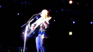 Melissa Etheridge at Westbury 8-22-09 An Unusual Kiss