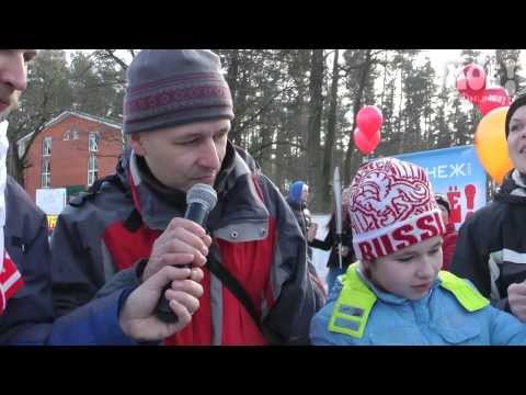 На зимнем празднике от «МОЁ!» воронежцы соревновались в «Дворовом кёрлинге»