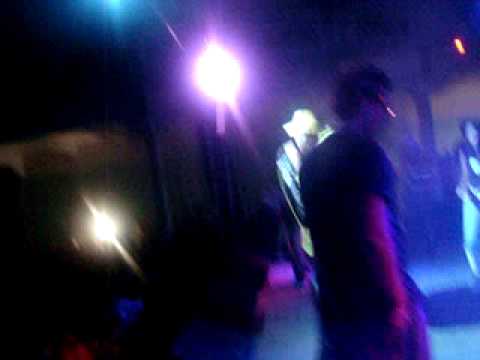 MR AZKOT PRESENTA A UGO ANGELITO EN EL CONCIERTO DE PLAN B EXBALNEARIO PANTITLAN EVOLUTION INC