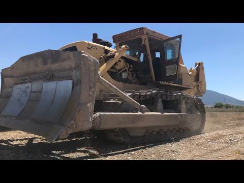 Loading An Old Caterpillar D9H Bulldozer With 77 Years Old Operator - Fasoulas Heavy Transports