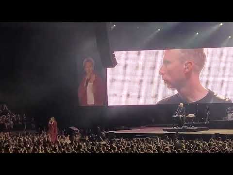 Bazart & Guusje - Blijf nog even hier (part) - Sportpaleis Antwerpen 23.12.2023