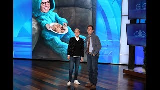 Sean Hayes Helps Ellen with Her Monologue