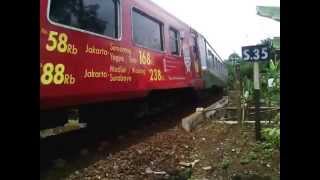 preview picture of video 'K.A Argo wilis (Gowil) di tiber sebelum stasiun ciamis dari arah tasikmalaya'