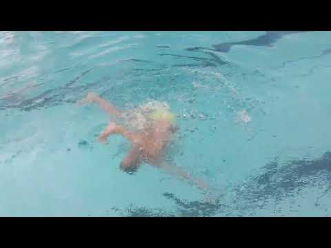 basen Koupaliště AQA Land Meziměstí fikolek w wodzie akrobacje wodne obrot