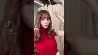 ニットの上から分かる巨乳美女・三上悠亜