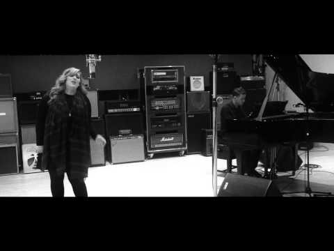 Leanne Mitchell - It's A Man's Man's Man's World (Live in London)