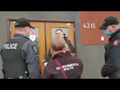 Police canadienne, suite, tente de fermer une église Je ne coopère pas avec la Gestapo