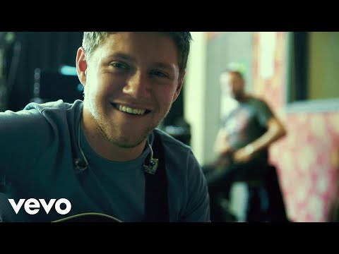 Niall Horan - Slow Hands (Italian Lyric Video)