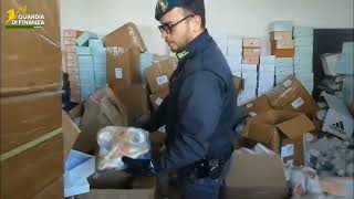 scoperta-la-base-logistica-del-falso-sequestrati-38mila-capi-di-abbigliamento
