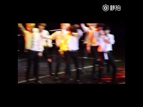 [FANCAM] [160702] BTS concert in Nanjing - Tomorrow (Taehyung focus)