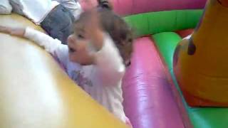 Jugando en las colchonetas I