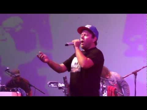 Neuvěřitelné! Matěj Ruppert z Monkey Business zpívá operu v českém domě.