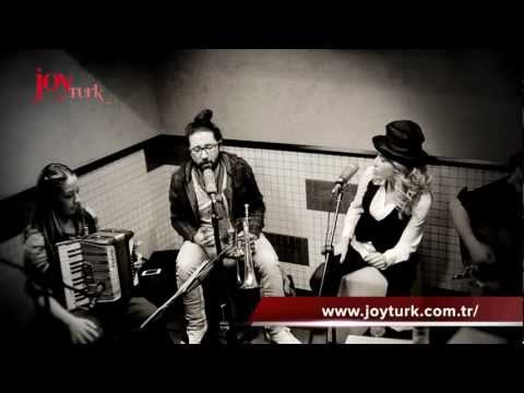 Burcu Güneş - Oflaya Oflaya (JoyTurk Akustik) [HQ]