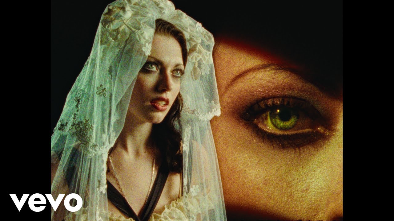 Violet Grohl - THUM - YouTube