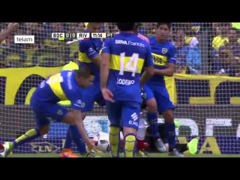 La patada de Pablo Perez a Balanta en el Superclasico. Empataron Boca River 0 a 0 (cero a cero)