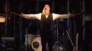 שולי רנד במופע להקה בבארבי ב-23.08