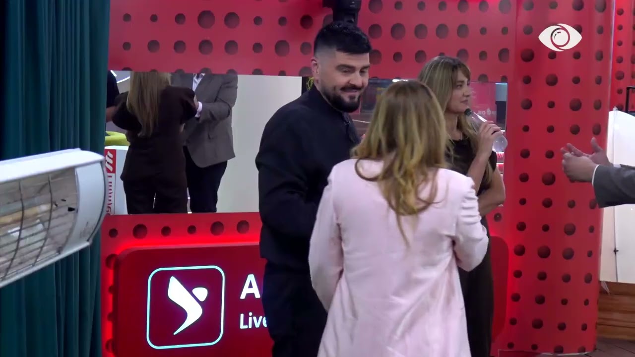 Kush ka nevojë për busull e gjen…/ Selin shkëmben batuta me Ilnisa Agollin