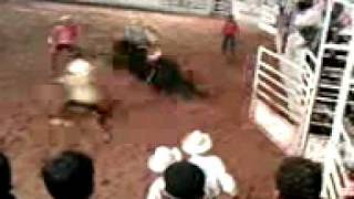 preview picture of video 'Rodeio de Teodoro Sampaio 2010 (Jefferson vs Sbutinick)'