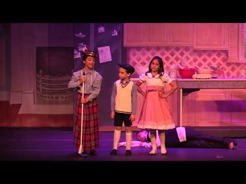 REINA OZBAY in "Mary Poppins"