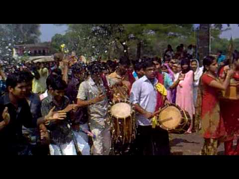 Payyanur College has won their 11th kannur university fest.
this time hatrick victory

 Uploaded by thepayyanurcollege on Feb 02, 2010

 PAYYANUR COLLEGE